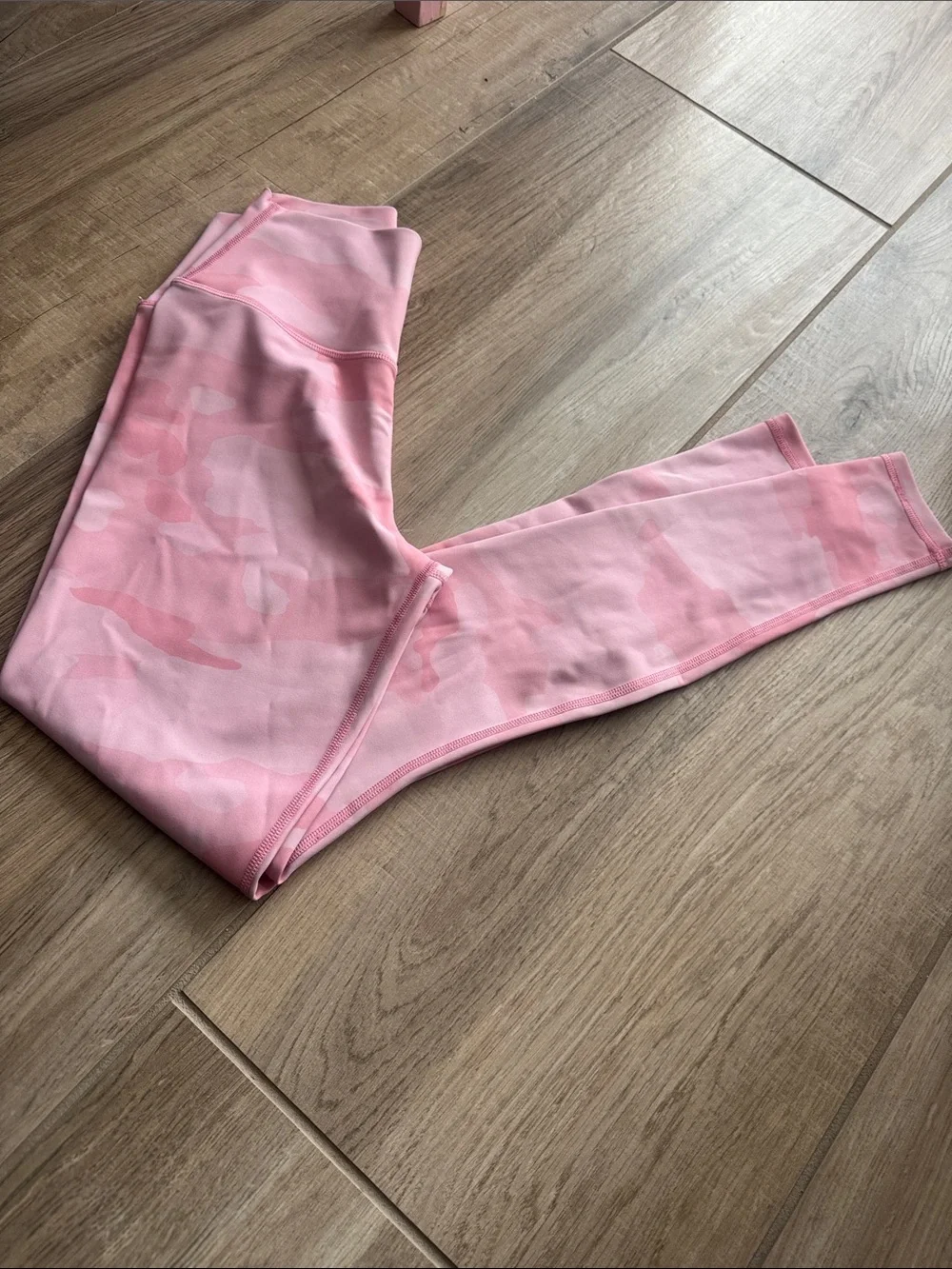 Alo Yoga Womans Size Small Camo Performance Leggings
